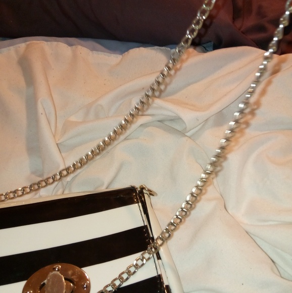 Small Black and white cross body satchel - Picture 2 of 5